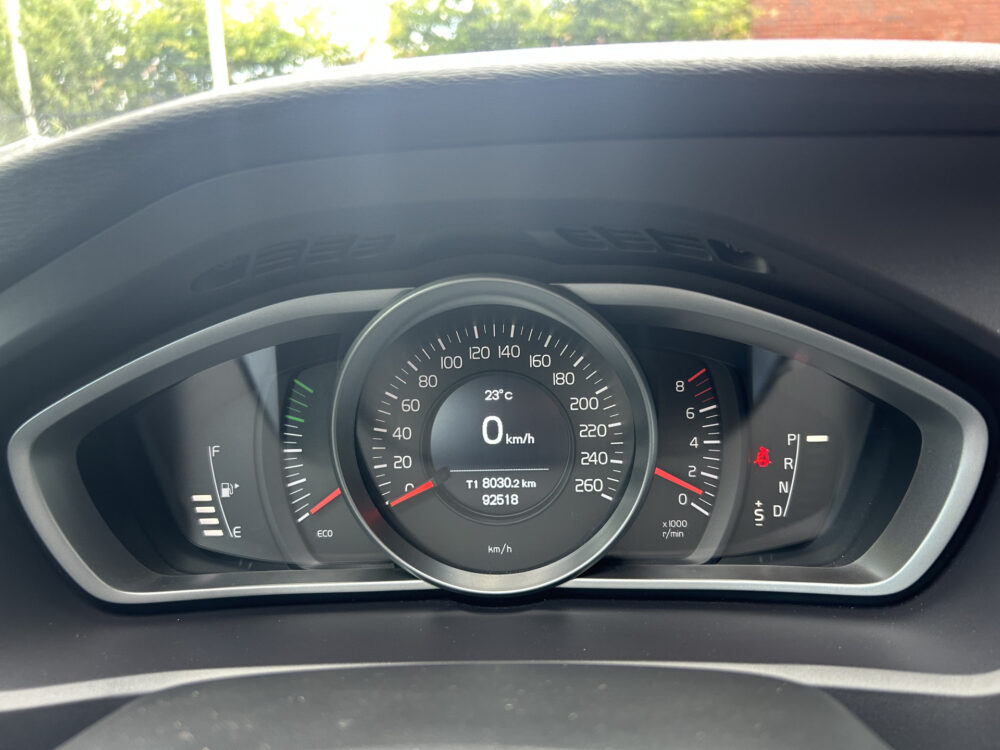 Volvo V40 1.5 T2 Momentum // CRUISE CONTROL // CLIMA // NAVI // PARKEERSENSOREN // TREKHAAK // 26