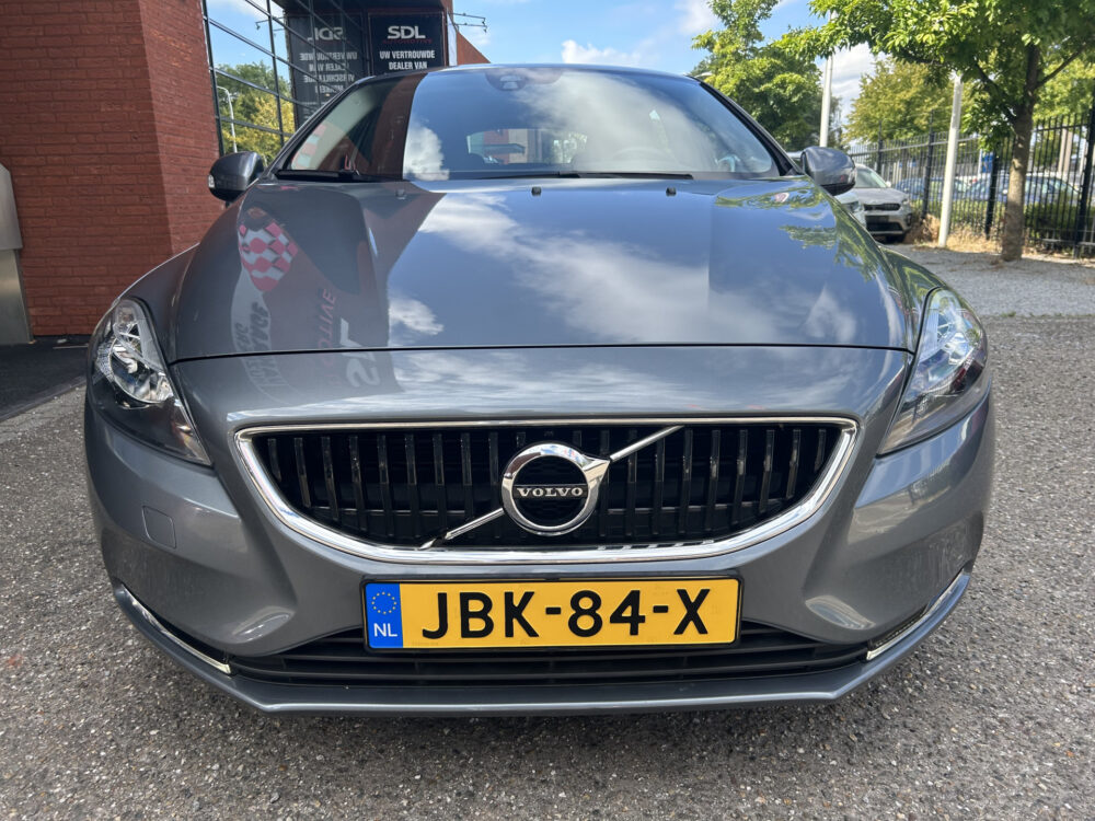 Volvo V40 1.5 T2 Momentum // CRUISE CONTROL // CLIMA // NAVI // PARKEERSENSOREN // TREKHAAK // 4