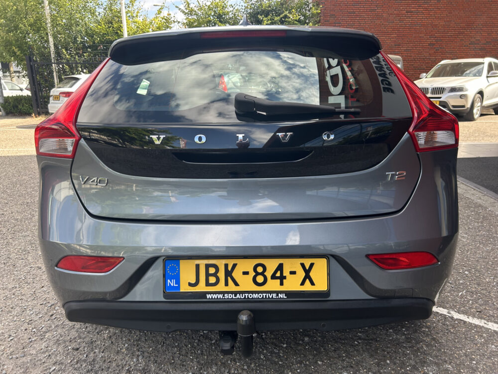 Volvo V40 1.5 T2 Momentum // CRUISE CONTROL // CLIMA // NAVI // PARKEERSENSOREN // TREKHAAK // 5