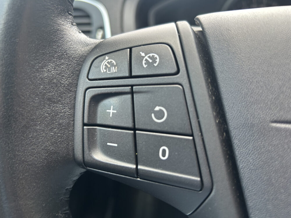 Volvo V40 1.5 T2 Momentum // CRUISE CONTROL // CLIMA // NAVI // PARKEERSENSOREN // TREKHAAK // 9