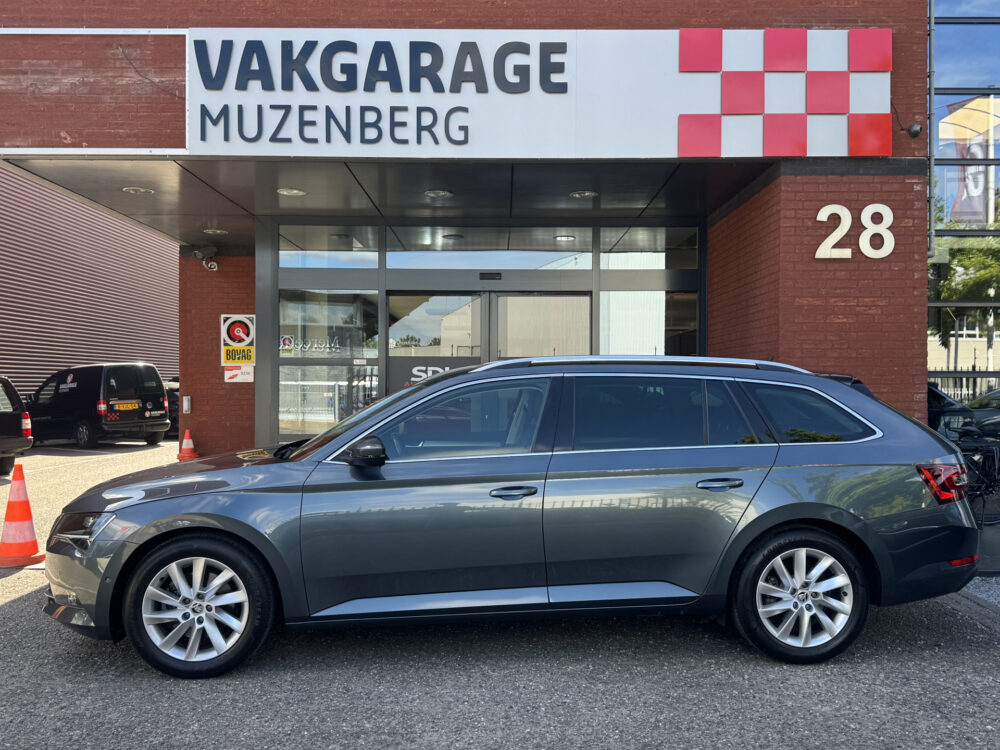 Škoda Superb Combi 1.5 TSI ACT Style Business // LED // KEYLESS // ELEK. STOELEN+GEHEUGEN // LEDER // ADAPT. CRUISE // WEGKLAPBARE TREKHAAK / 2