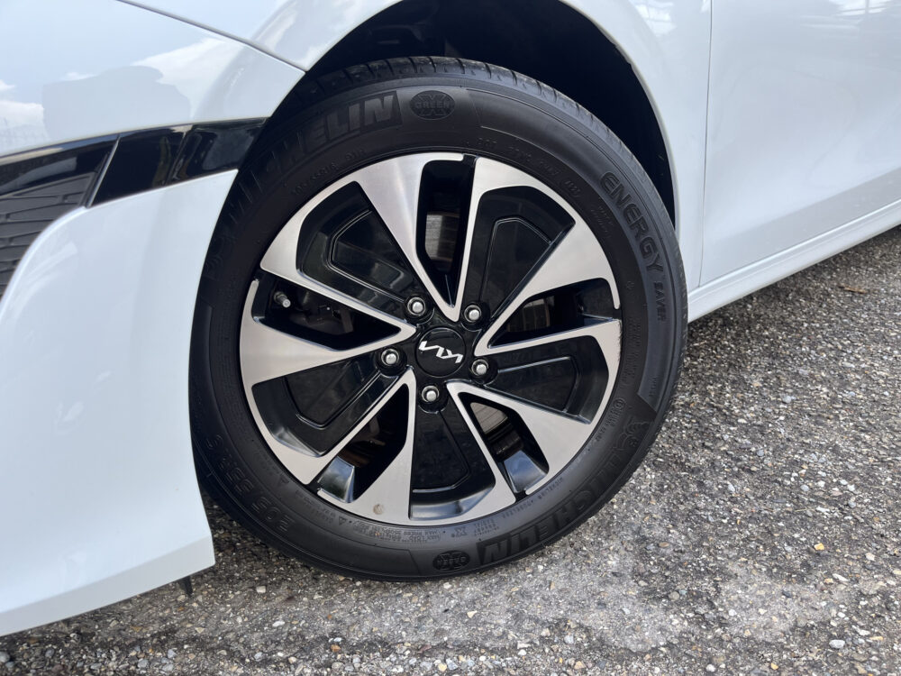 Kia Ceed Sportswagon 1.6 GDI PHEV DynamicLine // FULL LED // KEYLESS // CAMERA+SENSOREN // STOEL+STUURVERWARMING // NAVI+CARPLAY // 10