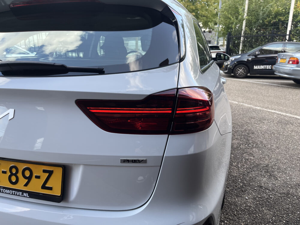 Kia Ceed Sportswagon 1.6 GDI PHEV DynamicLine // FULL LED // KEYLESS // CAMERA+SENSOREN // STOEL+STUURVERWARMING // NAVI+CARPLAY // 12