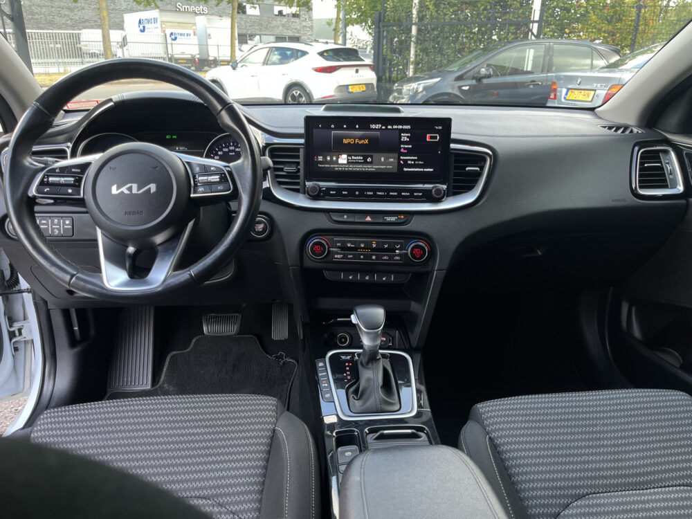 Kia Ceed Sportswagon 1.6 GDI PHEV DynamicLine // FULL LED // KEYLESS // CAMERA+SENSOREN // STOEL+STUURVERWARMING // NAVI+CARPLAY // 16