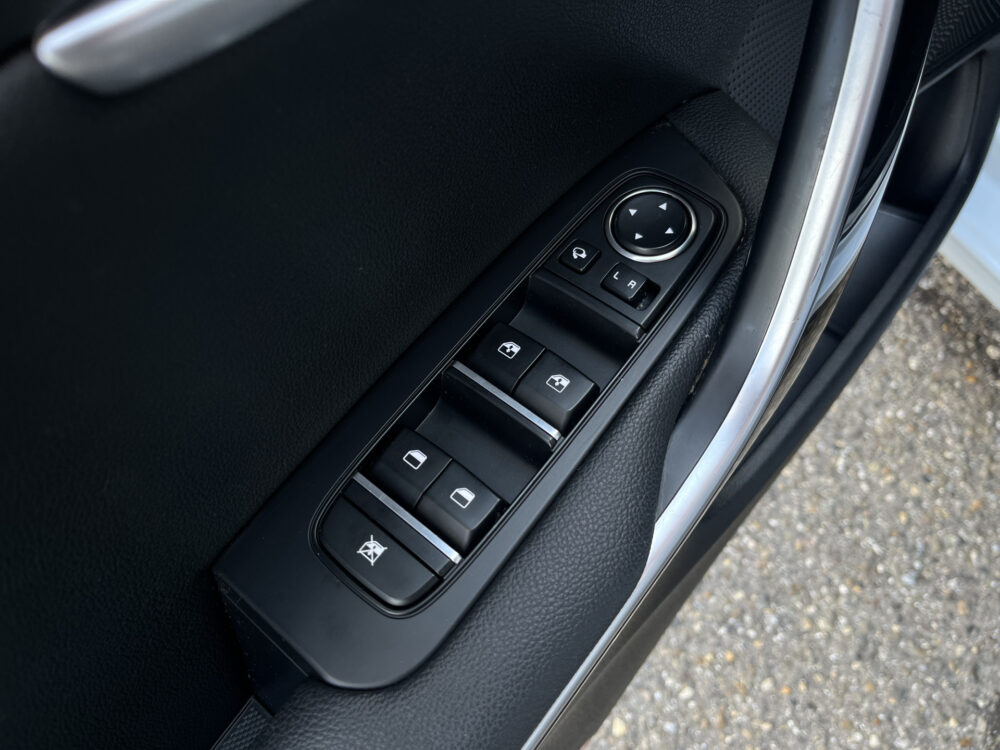 Kia Ceed Sportswagon 1.6 GDI PHEV DynamicLine // FULL LED // KEYLESS // CAMERA+SENSOREN // STOEL+STUURVERWARMING // NAVI+CARPLAY // 17