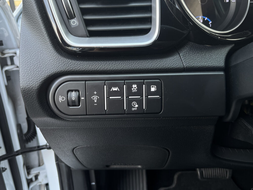 Kia Ceed Sportswagon 1.6 GDI PHEV DynamicLine // FULL LED // KEYLESS // CAMERA+SENSOREN // STOEL+STUURVERWARMING // NAVI+CARPLAY // 18