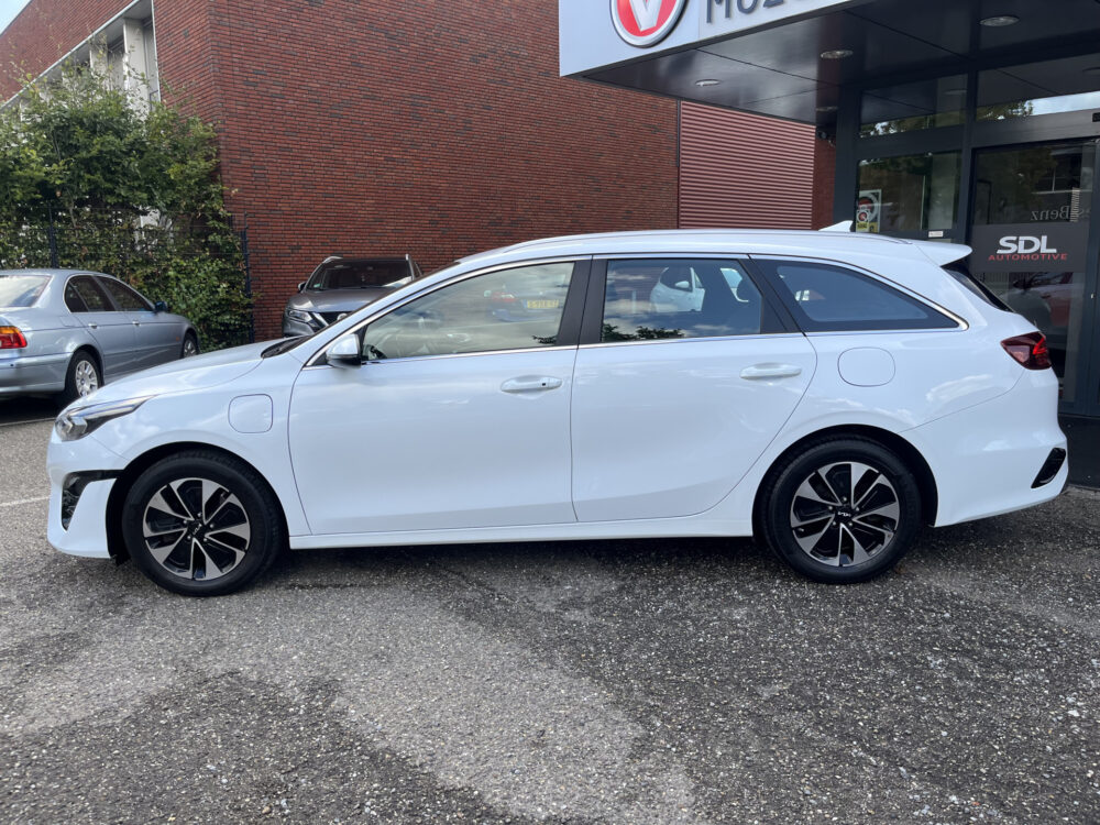 Kia Ceed Sportswagon 1.6 GDI PHEV DynamicLine // FULL LED // KEYLESS // CAMERA+SENSOREN // STOEL+STUURVERWARMING // NAVI+CARPLAY // 2
