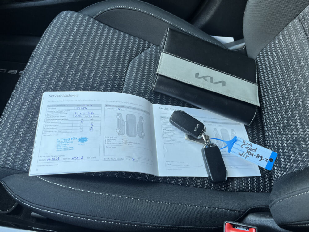Kia Ceed Sportswagon 1.6 GDI PHEV DynamicLine // FULL LED // KEYLESS // CAMERA+SENSOREN // STOEL+STUURVERWARMING // NAVI+CARPLAY // 32