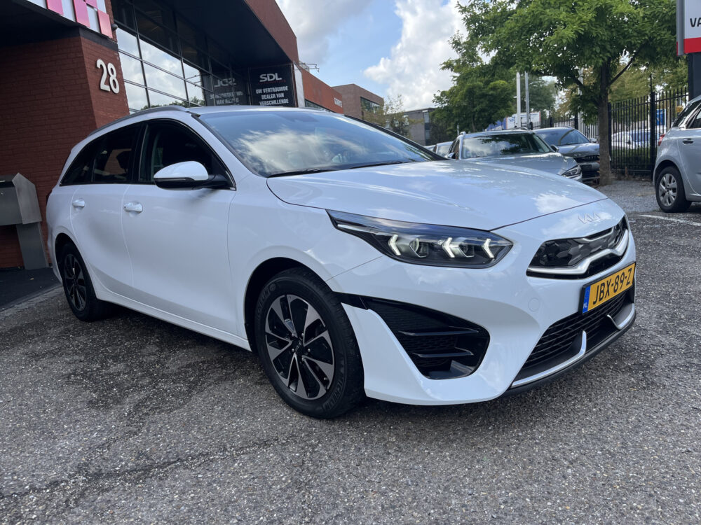 Kia Ceed Sportswagon 1.6 GDI PHEV DynamicLine // FULL LED // KEYLESS // CAMERA+SENSOREN // STOEL+STUURVERWARMING // NAVI+CARPLAY // 7