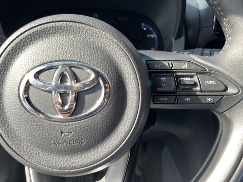 Toyota Yaris Cross 1.5 Hybrid Dynamic // FULL LED // KEYLESS // DODEHOEK // ADAPT. CRUISE // CAMERA // STUUR+STOELVERWARMING // 10