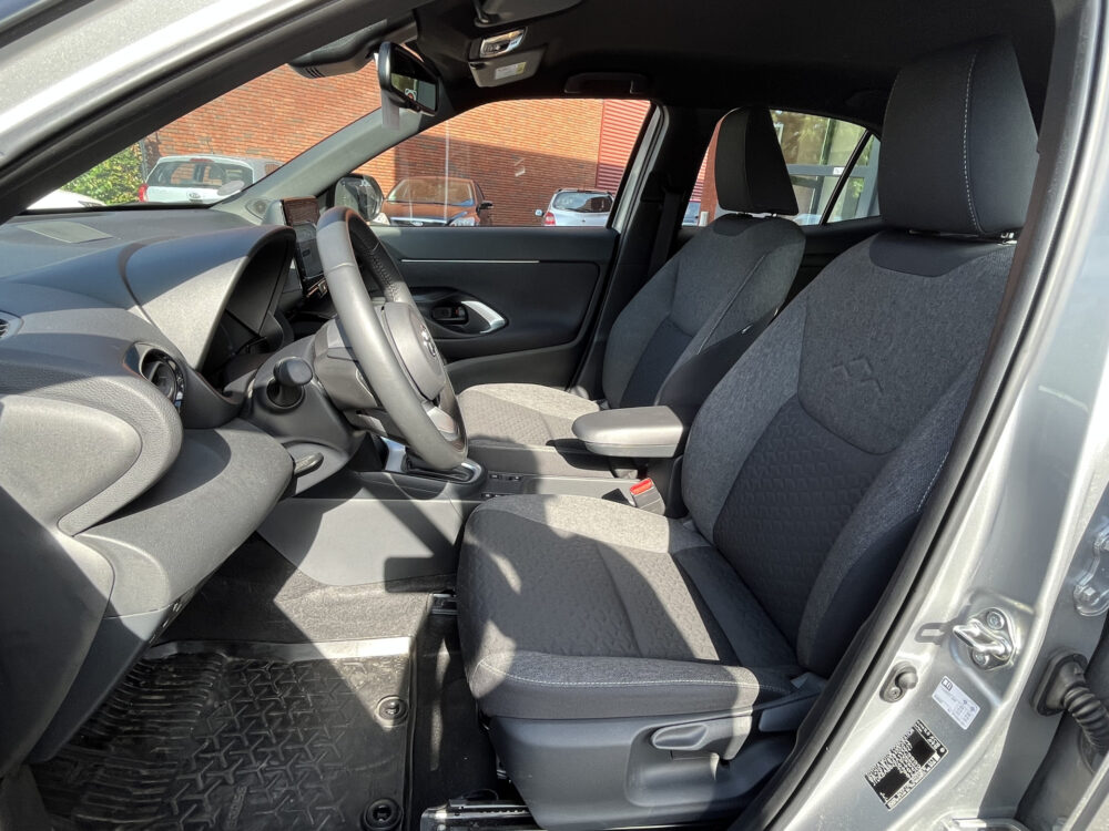 Toyota Yaris Cross 1.5 Hybrid Dynamic // FULL LED // KEYLESS // DODEHOEK // ADAPT. CRUISE // CAMERA // STUUR+STOELVERWARMING // 23