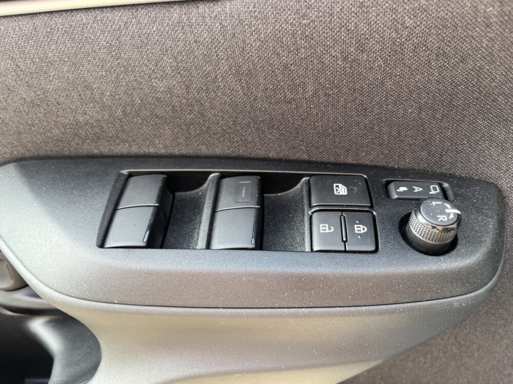 Toyota Yaris Cross 1.5 Hybrid Dynamic // FULL LED // KEYLESS // DODEHOEK // ADAPT. CRUISE // CAMERA // STUUR+STOELVERWARMING // 27
