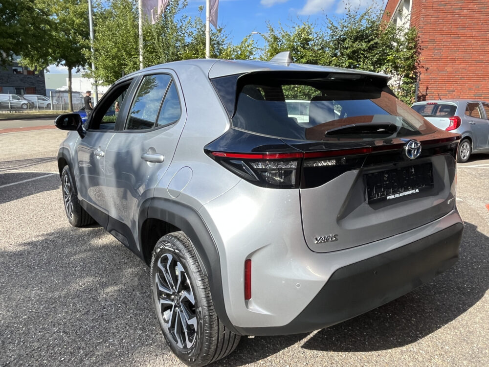 Toyota Yaris Cross 1.5 Hybrid Dynamic // FULL LED // KEYLESS // DODEHOEK // ADAPT. CRUISE // CAMERA // STUUR+STOELVERWARMING // 3