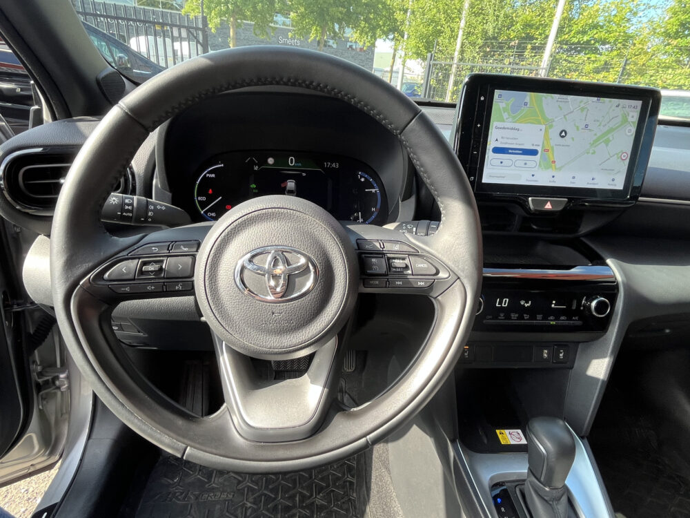 Toyota Yaris Cross 1.5 Hybrid Dynamic // FULL LED // KEYLESS // DODEHOEK // ADAPT. CRUISE // CAMERA // STUUR+STOELVERWARMING // 8