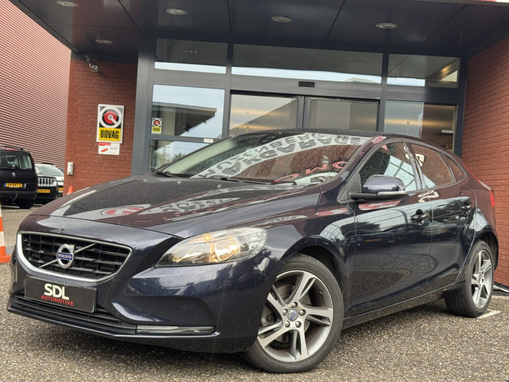 Volvo V40 2.0 T2 Momentum // CAMERA // CRUISE // NAVI // CLIMA // STOELVERWARMING // BLUETOOTH // 1