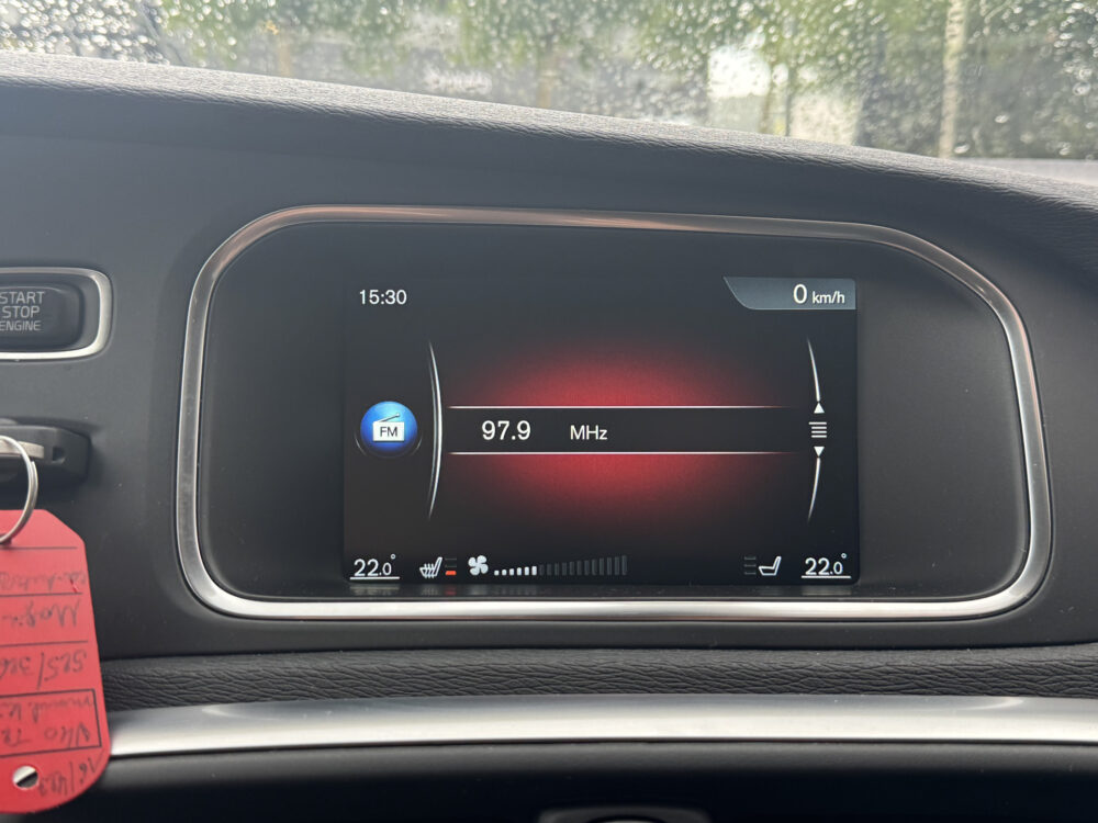 Volvo V40 2.0 T2 Momentum // CAMERA // CRUISE // NAVI // CLIMA // STOELVERWARMING // BLUETOOTH // 15