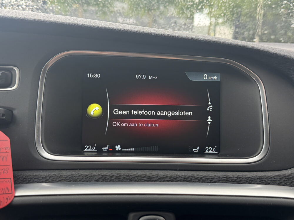 Volvo V40 2.0 T2 Momentum // CAMERA // CRUISE // NAVI // CLIMA // STOELVERWARMING // BLUETOOTH // 21
