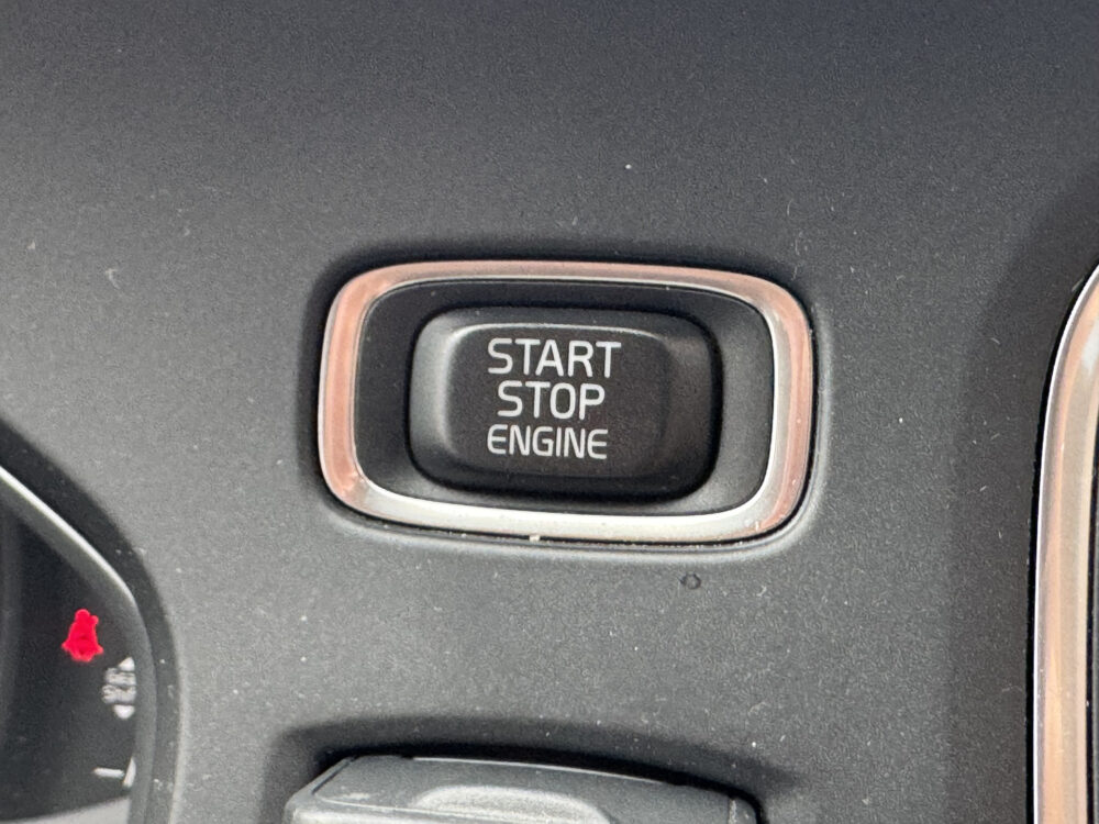 Volvo V40 2.0 T2 Momentum // CAMERA // CRUISE // NAVI // CLIMA // STOELVERWARMING // BLUETOOTH // 22
