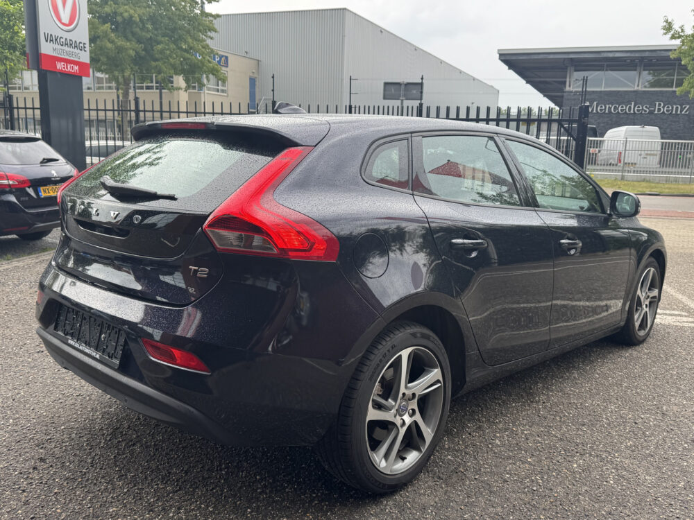 Volvo V40 2.0 T2 Momentum // CAMERA // CRUISE // NAVI // CLIMA // STOELVERWARMING // BLUETOOTH // 3