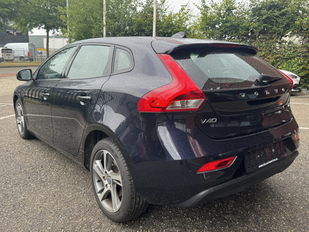Volvo V40 2.0 T2 Momentum // CAMERA // CRUISE // NAVI // CLIMA // STOELVERWARMING // BLUETOOTH // 4