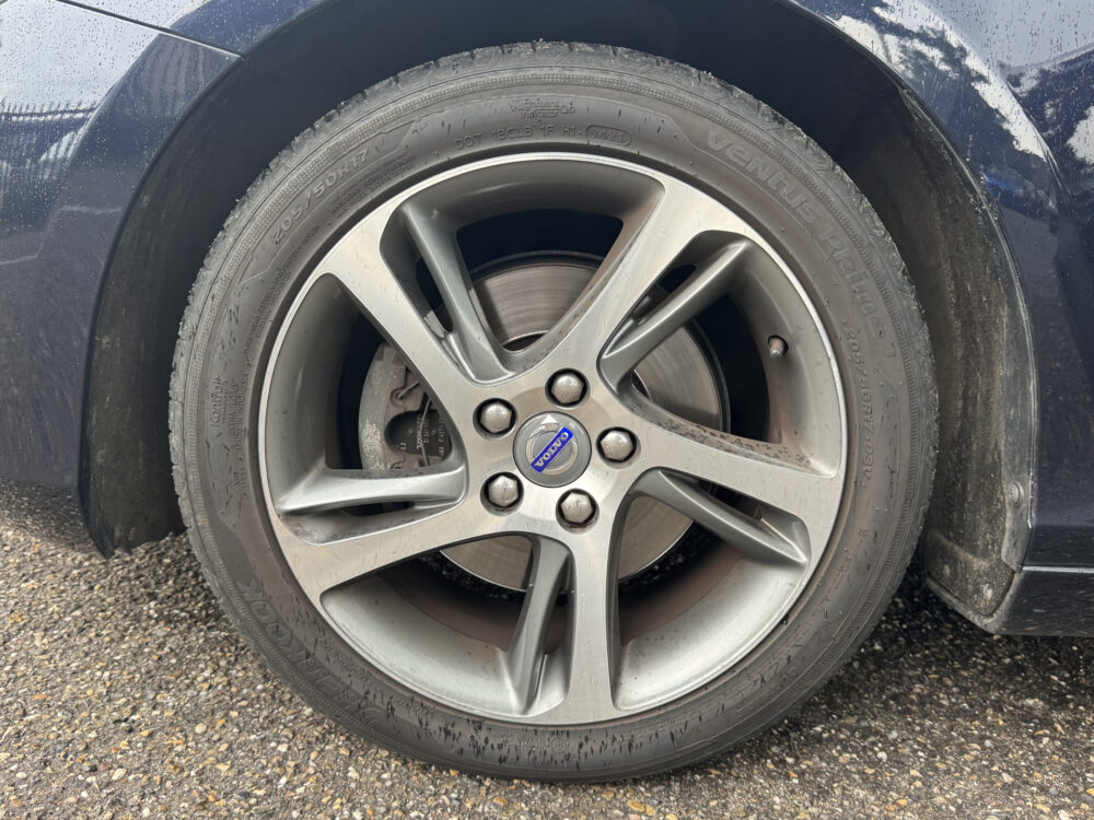 Volvo V40 2.0 T2 Momentum // CAMERA // CRUISE // NAVI // CLIMA // STOELVERWARMING // BLUETOOTH // 6