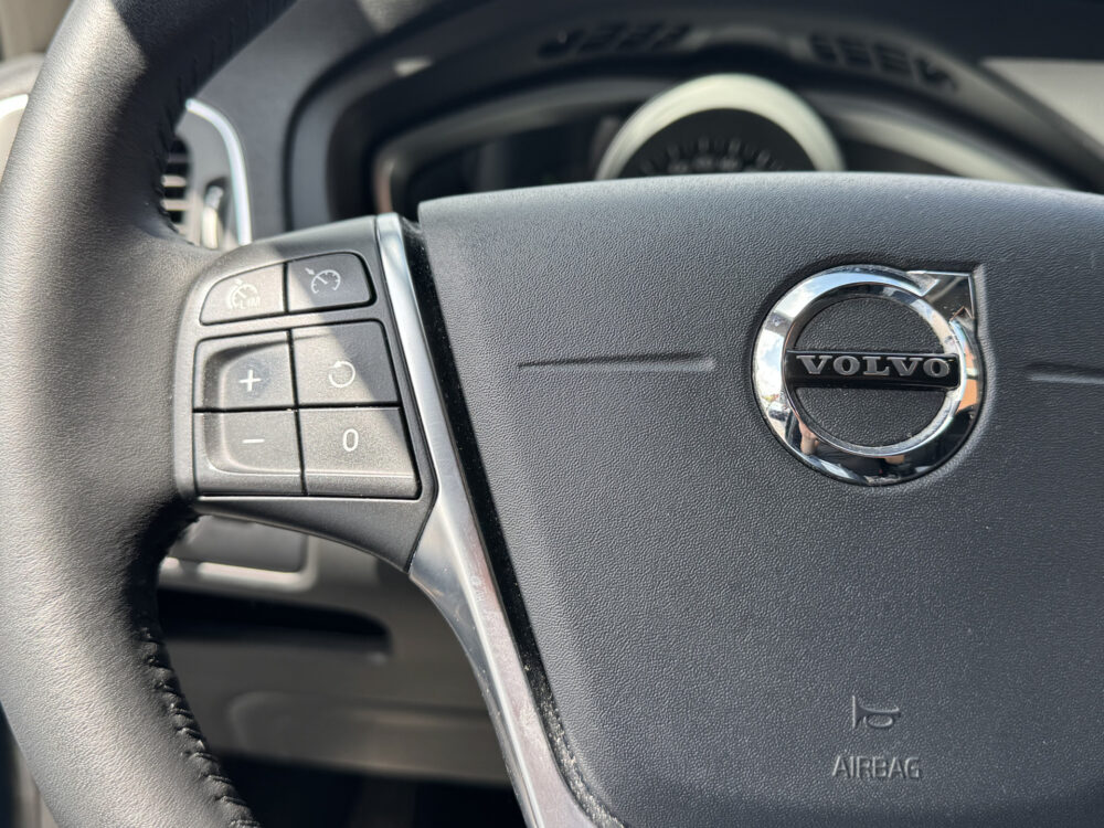 Volvo V40 2.0 T2 Kinetic // FULL LED // NAVI // PDC // CLIMA // BLUETOOTH // 11