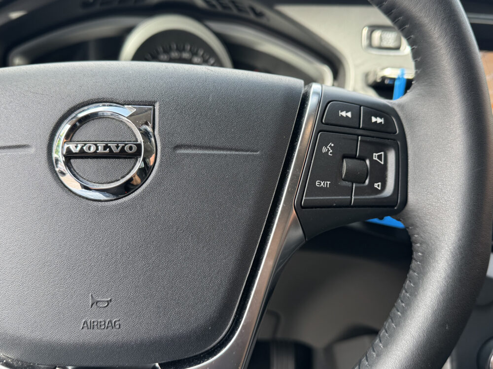 Volvo V40 2.0 T2 Kinetic // FULL LED // NAVI // PDC // CLIMA // BLUETOOTH // 12