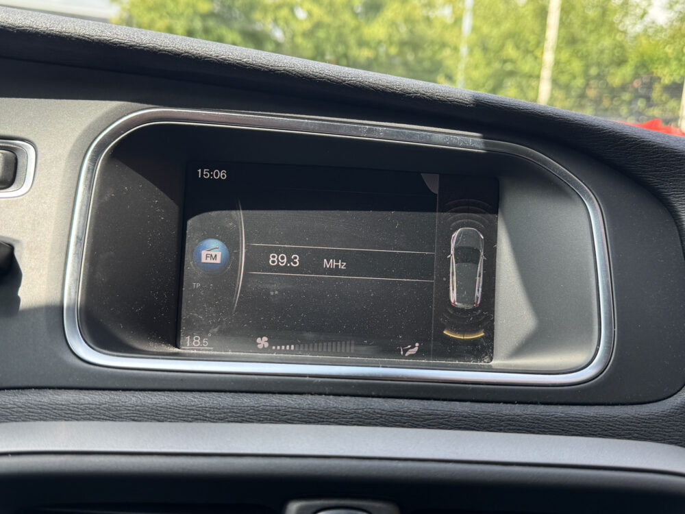 Volvo V40 2.0 T2 Kinetic // FULL LED // NAVI // PDC // CLIMA // BLUETOOTH // 14