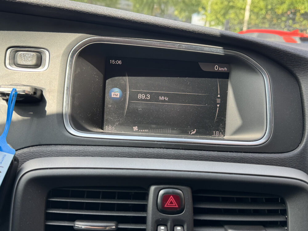 Volvo V40 2.0 T2 Kinetic // FULL LED // NAVI // PDC // CLIMA // BLUETOOTH // 15