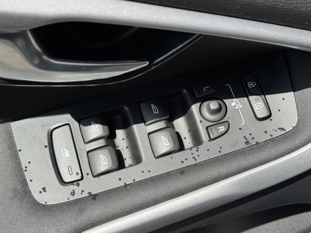 Volvo V40 2.0 T2 Kinetic // FULL LED // NAVI // PDC // CLIMA // BLUETOOTH // 19