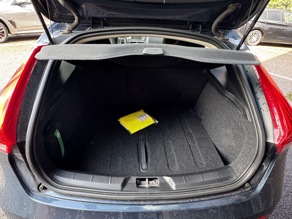 Volvo V40 2.0 T2 Kinetic // FULL LED // NAVI // PDC // CLIMA // BLUETOOTH // 23