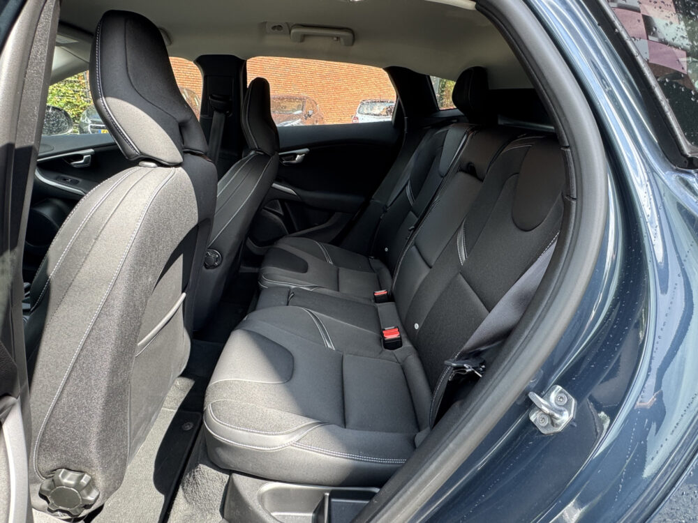 Volvo V40 2.0 T2 Kinetic // FULL LED // NAVI // PDC // CLIMA // BLUETOOTH // 9