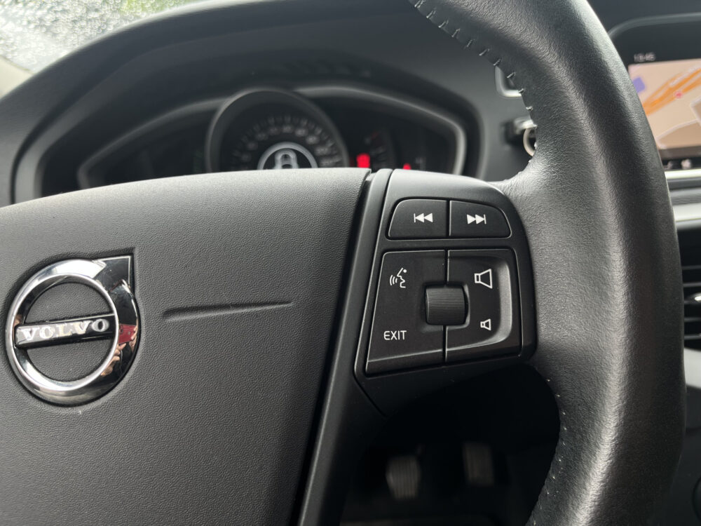Volvo V40 2.0 T2 Nordic // CRUISE // CLIMA // CAMERA+SENSOREN // NAVI // STOELVERWARMING // 17