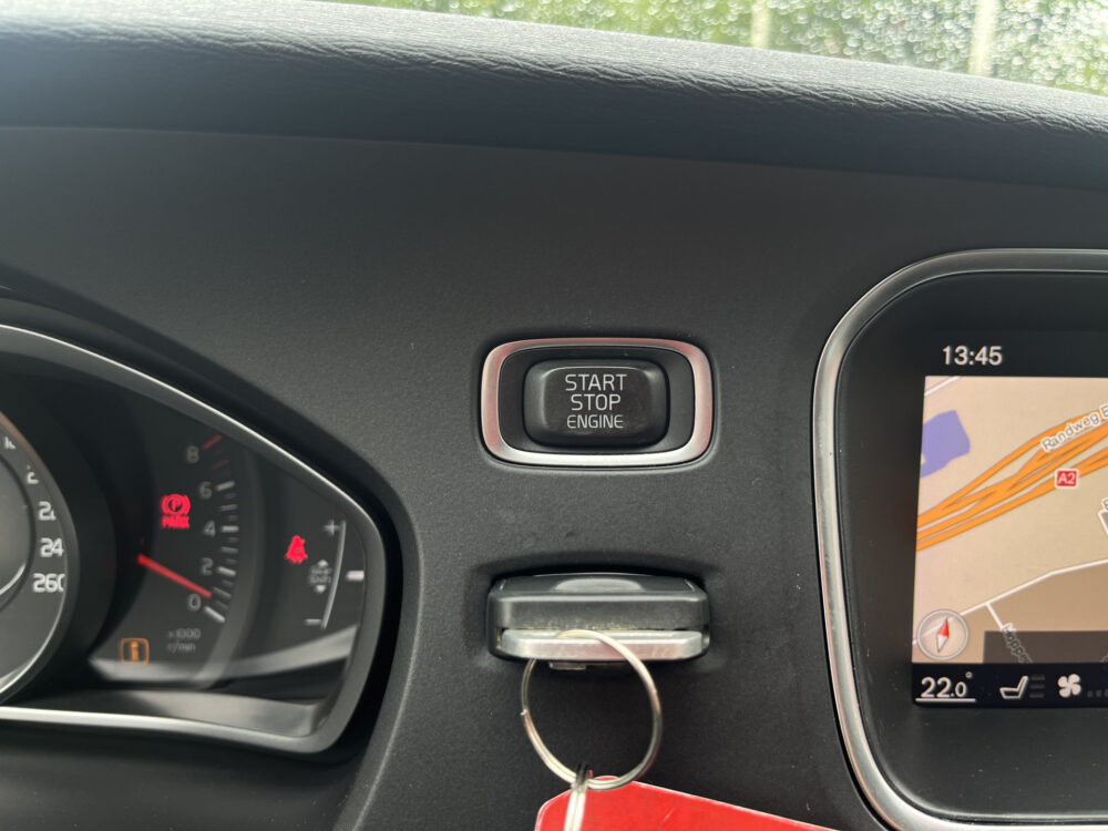 Volvo V40 2.0 T2 Nordic // CRUISE // CLIMA // CAMERA+SENSOREN // NAVI // STOELVERWARMING // 18
