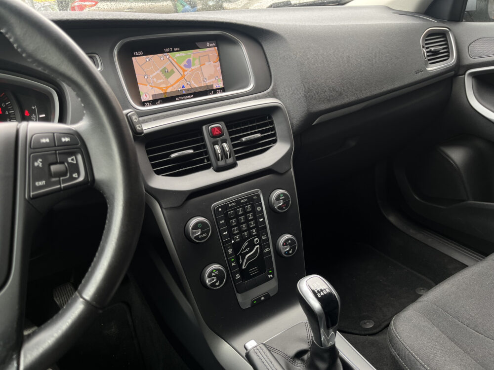Volvo V40 2.0 T2 Nordic // CRUISE // CLIMA // CAMERA+SENSOREN // NAVI // STOELVERWARMING // 19
