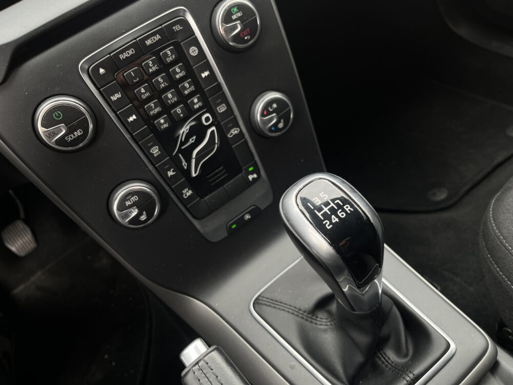 Volvo V40 2.0 T2 Nordic // CRUISE // CLIMA // CAMERA+SENSOREN // NAVI // STOELVERWARMING // 20