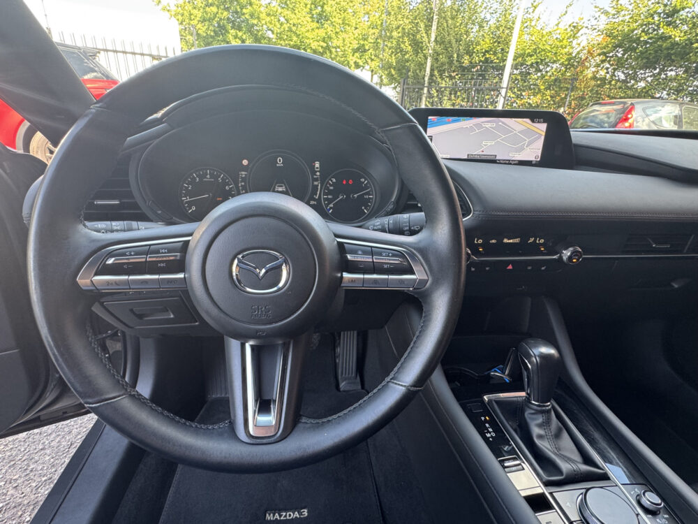 Mazda 3 2.0 e-SkyActiv-G M Hybrid 122 Luxury // BOSE PREMIUM AUDIO // NAVI // MEMORY SEATS // CLIMA // CAMERA // ADAPTIVE CRUISE // 12