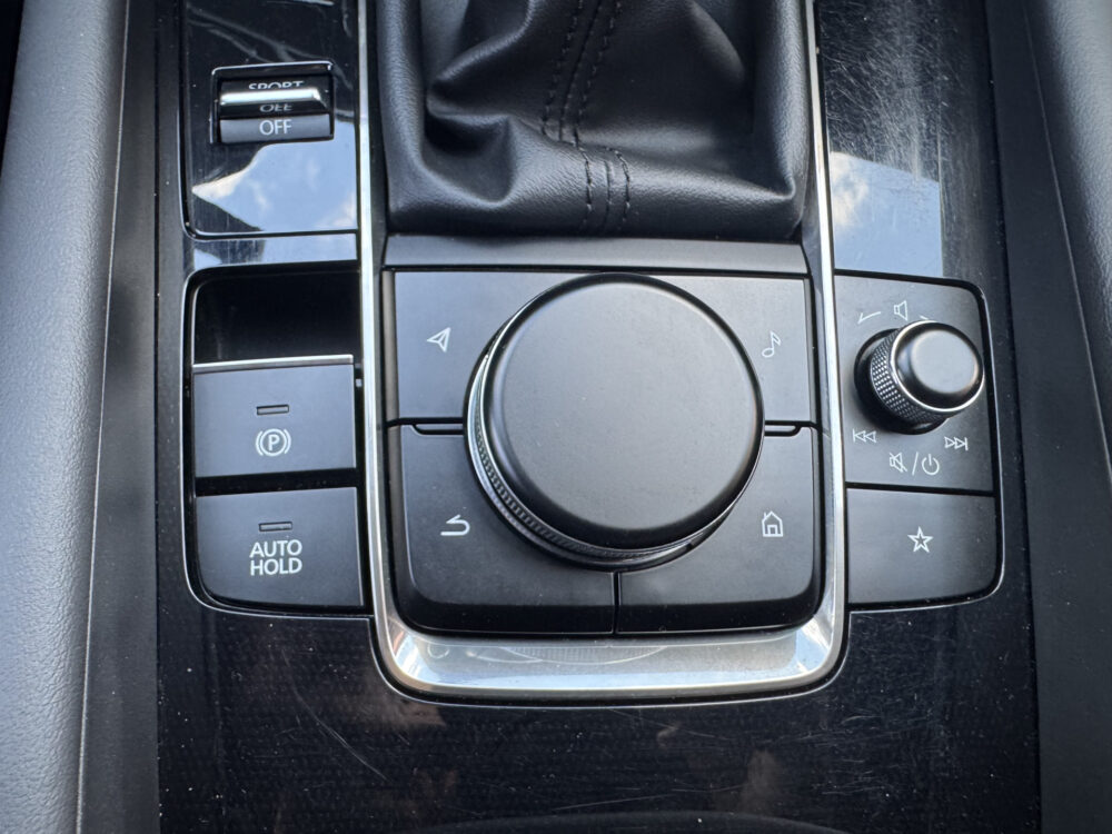 Mazda 3 2.0 e-SkyActiv-G M Hybrid 122 Luxury // BOSE PREMIUM AUDIO // NAVI // MEMORY SEATS // CLIMA // CAMERA // ADAPTIVE CRUISE // 24