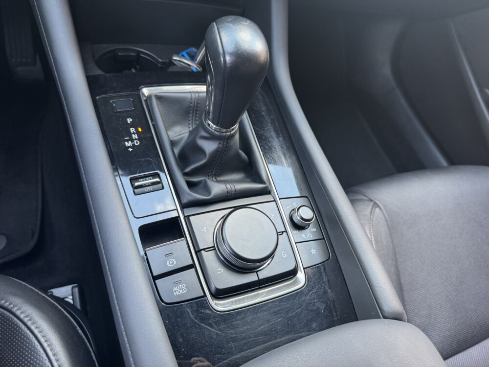 Mazda 3 2.0 e-SkyActiv-G M Hybrid 122 Luxury // BOSE PREMIUM AUDIO // NAVI // MEMORY SEATS // CLIMA // CAMERA // ADAPTIVE CRUISE // 25