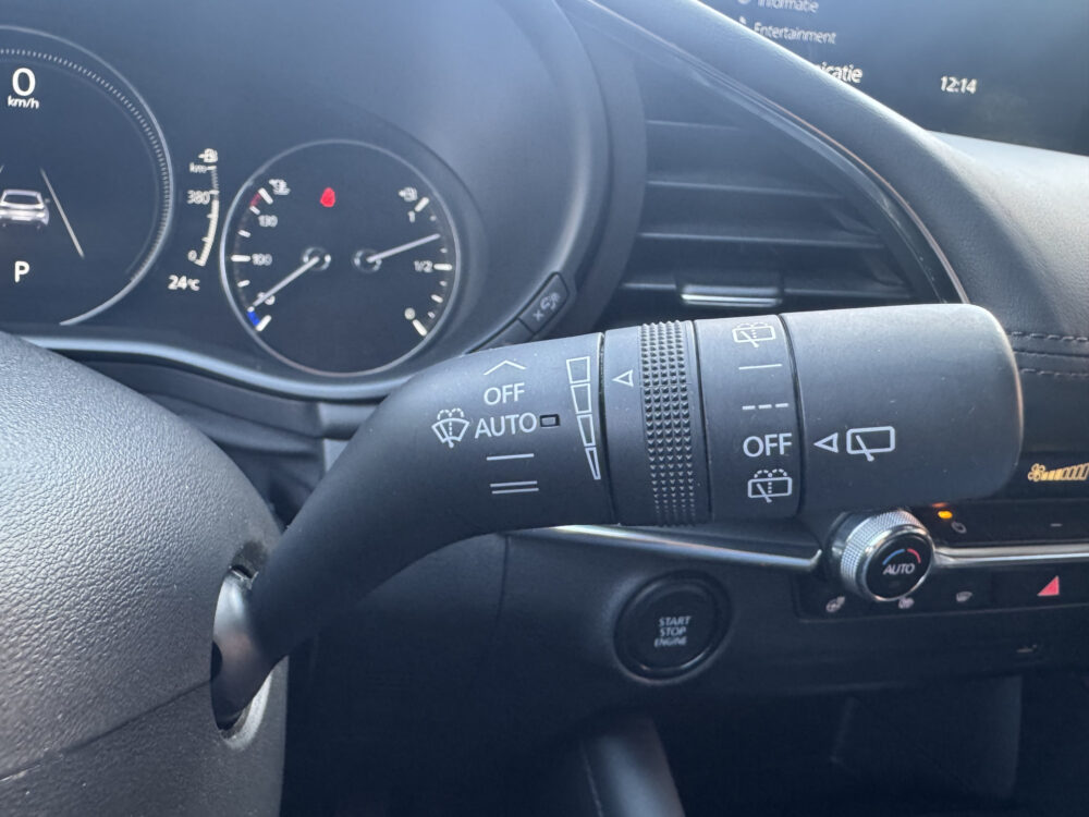 Mazda 3 2.0 e-SkyActiv-G M Hybrid 122 Luxury // BOSE PREMIUM AUDIO // NAVI // MEMORY SEATS // CLIMA // CAMERA // ADAPTIVE CRUISE // 27