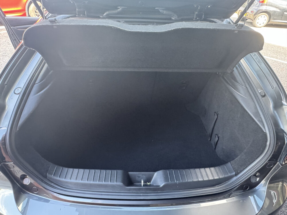 Mazda 3 2.0 e-SkyActiv-G M Hybrid 122 Luxury // BOSE PREMIUM AUDIO // NAVI // MEMORY SEATS // CLIMA // CAMERA // ADAPTIVE CRUISE // 33