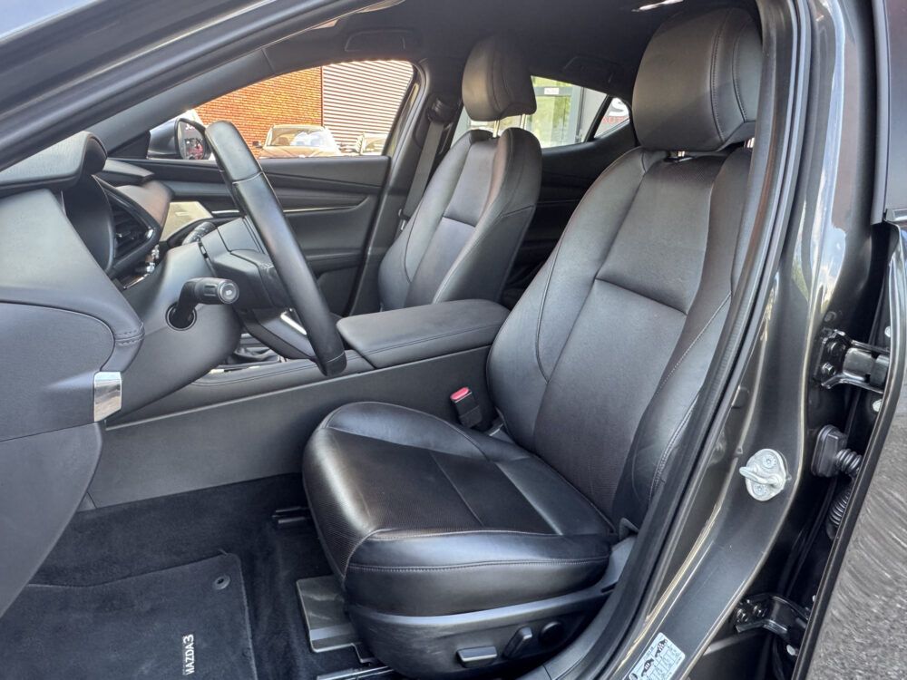 Mazda 3 2.0 e-SkyActiv-G M Hybrid 122 Luxury // BOSE PREMIUM AUDIO // NAVI // MEMORY SEATS // CLIMA // CAMERA // ADAPTIVE CRUISE // 8