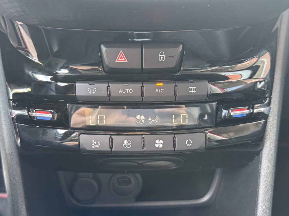 Peugeot 2008 1.2 PureTech GT-Line 131 PK // PANORAMADAK // HALF LEDER // NAVI // CLIMA // CRUISE // CAMERA+SENSOREN // 20