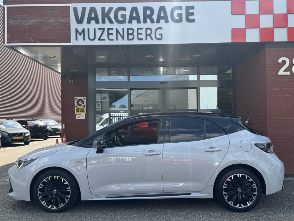 Toyota Corolla 1.8 Hybrid GR-Sport // ADAPT. CRUISE // FULL LED // CAMERA+SENSOREN // HALF LEDER // 2