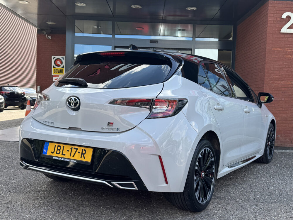 Toyota Corolla 1.8 Hybrid GR-Sport // ADAPT. CRUISE // FULL LED // CAMERA+SENSOREN // HALF LEDER // 3