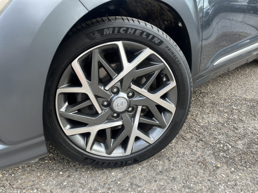 Hyundai KONA 1.6 GDI HEV Premium // SCHUIF DAK // CAMERA // CLIMA // ADAPTIVE CRUISE // APPLE CARPLAY / ANDROID AUTO // 10