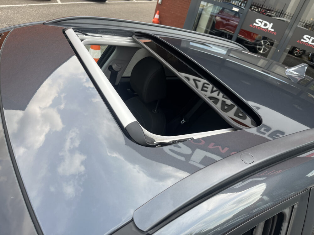 Hyundai KONA 1.6 GDI HEV Premium // SCHUIF DAK // CAMERA // CLIMA // ADAPTIVE CRUISE // APPLE CARPLAY / ANDROID AUTO // 14