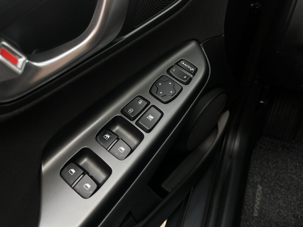 Hyundai KONA 1.6 GDI HEV Premium // SCHUIF DAK // CAMERA // CLIMA // ADAPTIVE CRUISE // APPLE CARPLAY / ANDROID AUTO // 20