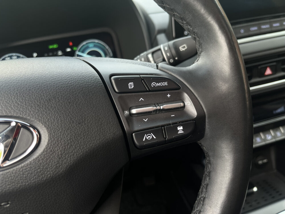 Hyundai KONA 1.6 GDI HEV Premium // SCHUIF DAK // CAMERA // CLIMA // ADAPTIVE CRUISE // APPLE CARPLAY / ANDROID AUTO // 23
