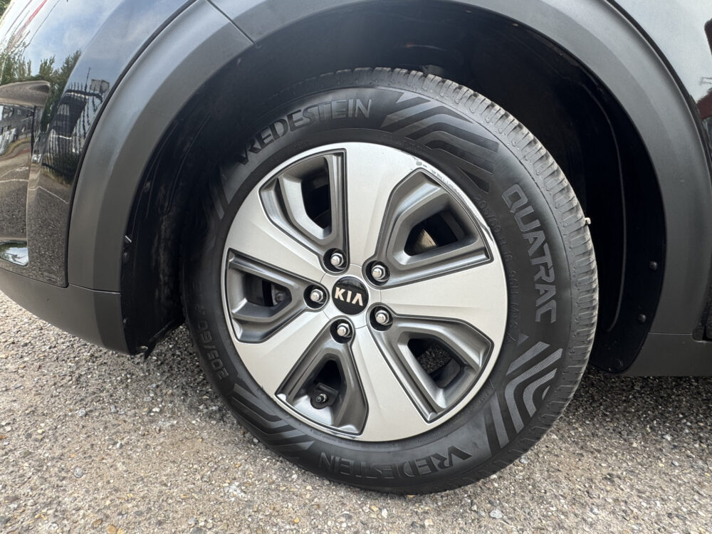 Kia Niro 1.6 GDi Hybrid DynamicLine // LED // KEYLESS // ADAPT. CRUISE // CAMERA+SENSOREN // NAVI+CARPLAY// 7
